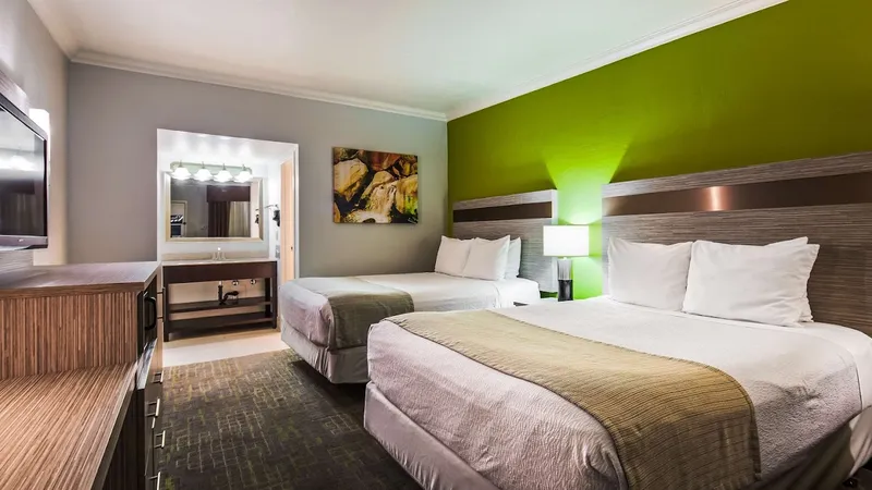 hotels Best Western Innsuites Phoenix Hotel & Suites in Camelback East Village