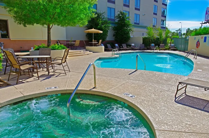 hotels Holiday Inn & Suites Phoenix Airport, an IHG Hotel