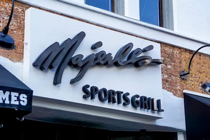 bars Majerle's Sports Grill