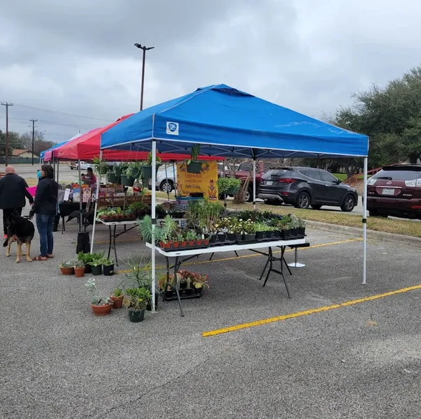 farmers’ markets Trader's Town Country Market