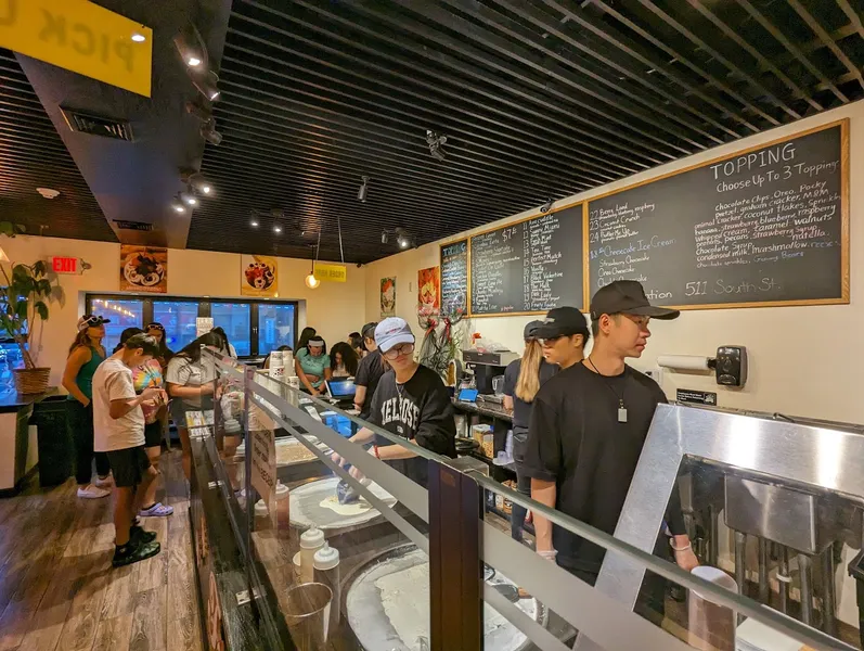 ice cream shops Frozen - Rolled Ice Cream