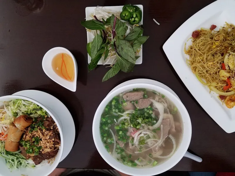 vietnamese restaurants Le Viet