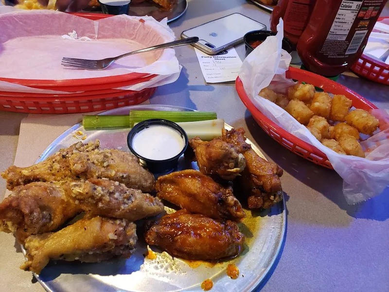 Wings restaurants Pluckers Wing Bar