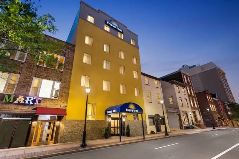 hotel with free breakfast Days Inn by Wyndham Philadelphia Convention Center