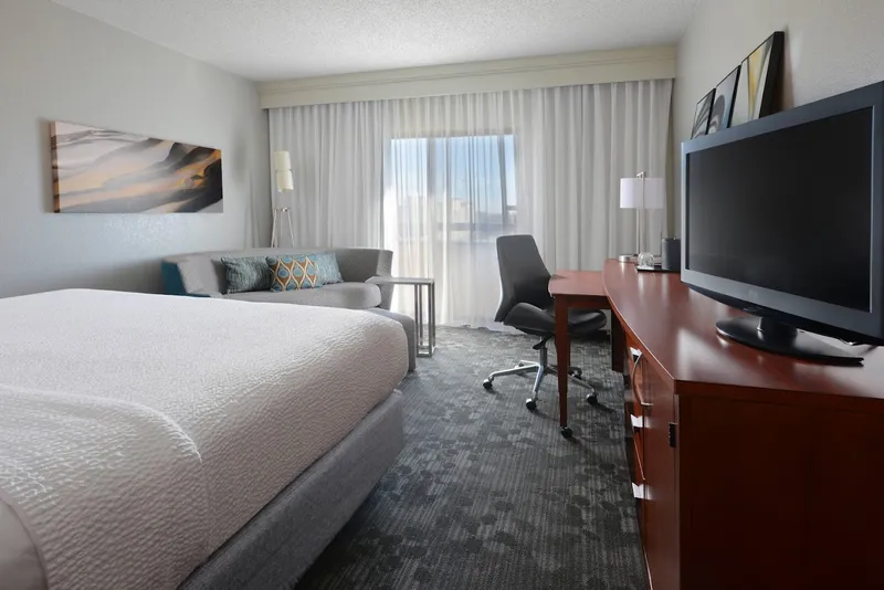 hotel with free breakfast Sonesta Select Dallas Central Expressway