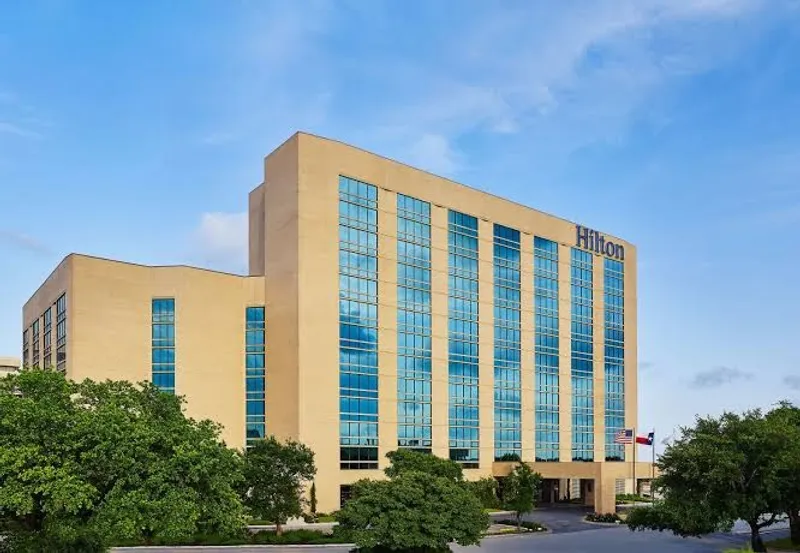 Hotels with shuttle DoubleTree by Hilton San Antonio Airport