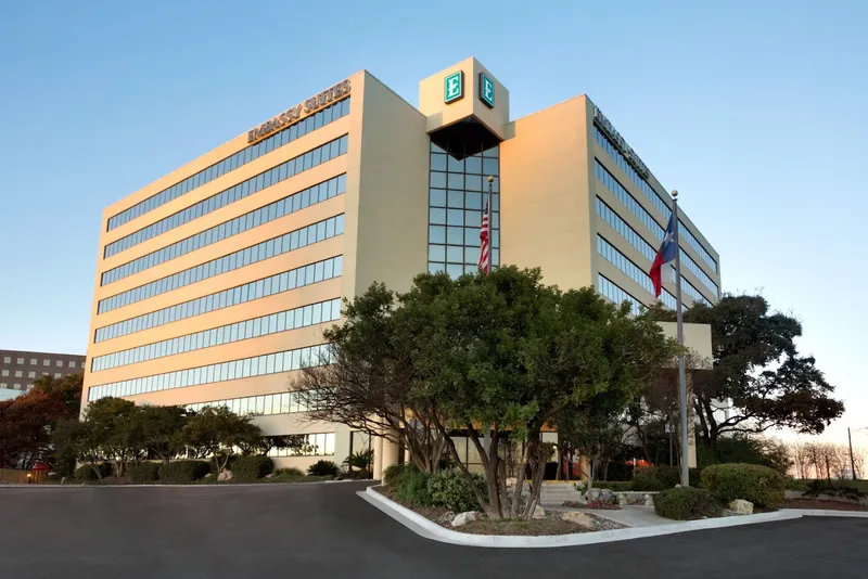 Hotels with shuttle Embassy Suites by Hilton San Antonio Airport