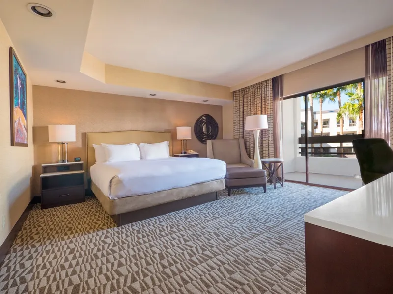 hotels with free wifi Hilton Phoenix Airport