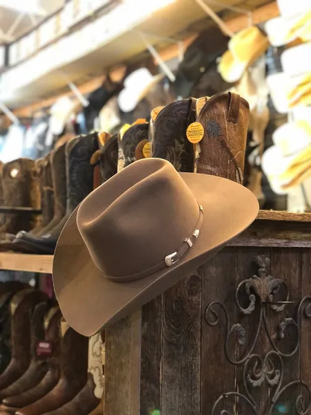 hat stores Outlaws Western Wear