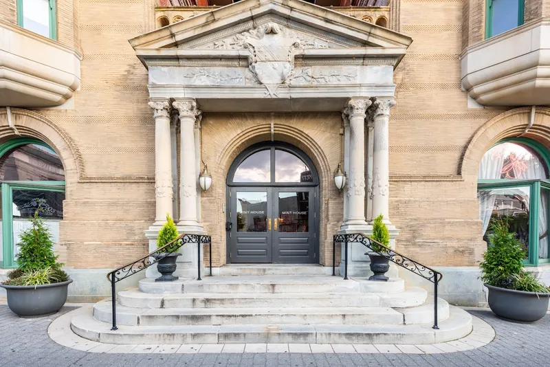 hotel with laundry facilities Mint House at The Divine Lorraine Hotel – Philadelphia