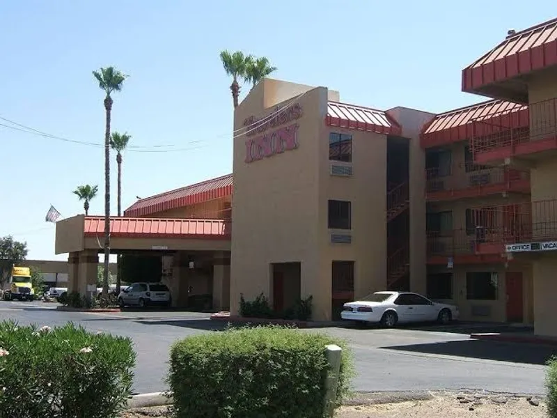 pet friendly hotels Travelers Inn Phoenix