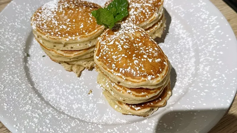 Pancakes Green Eggs Café