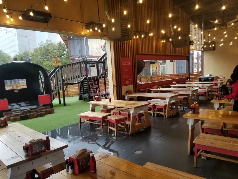 Kid-Friendly restaurants Hat Creek Burger Company