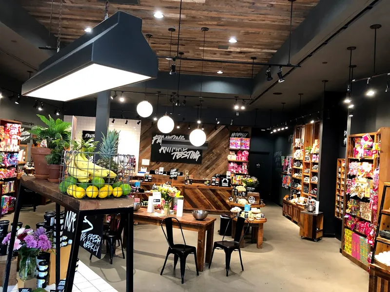 cosmetics stores Lush Cosmetics La Cantera