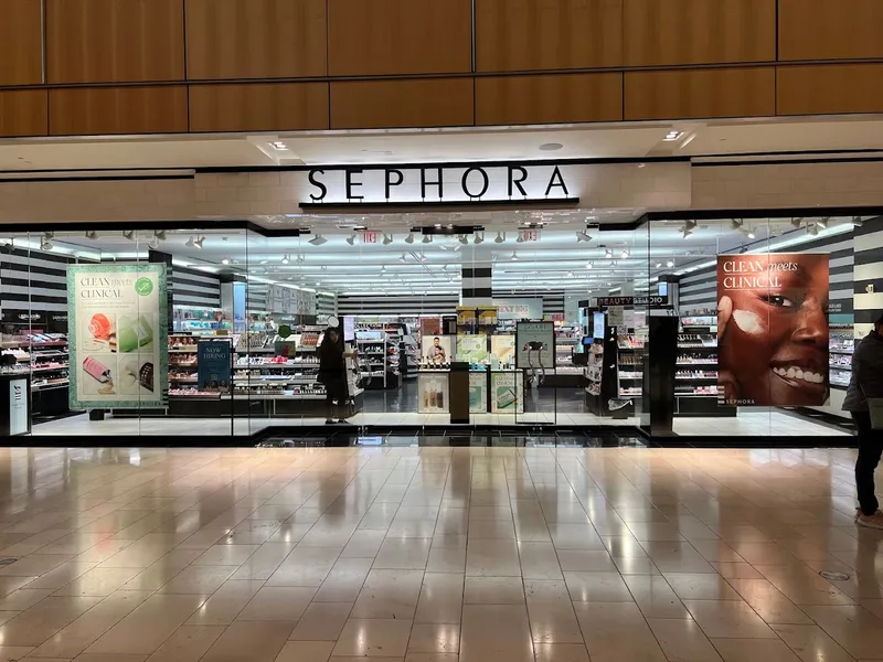 cosmetics stores SEPHORA