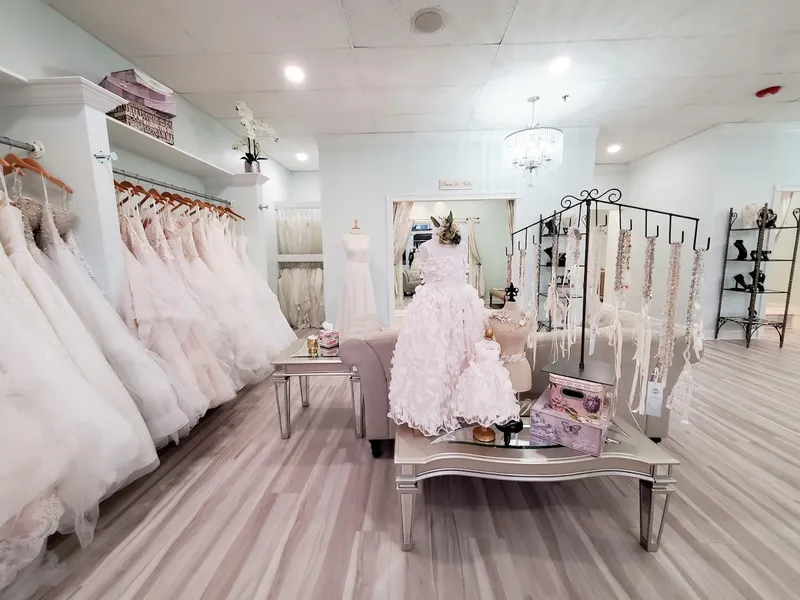 bridal salons Le Bella Donna Bridal & Formal Wear