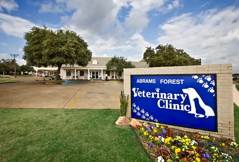 veterinarians Abrams Forest Veterinary Clinic, A Thrive Pet Healthcare Partner