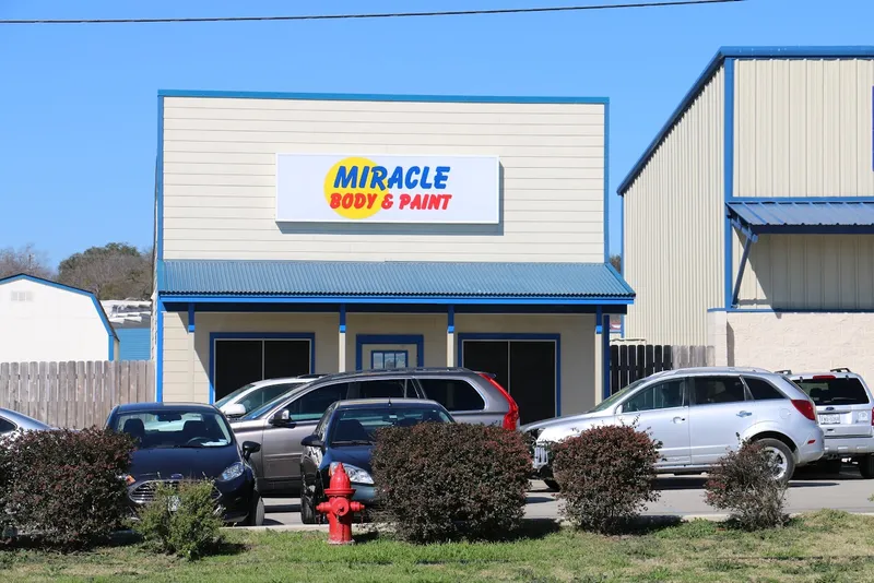 auto body shops Miracle Body and Paint