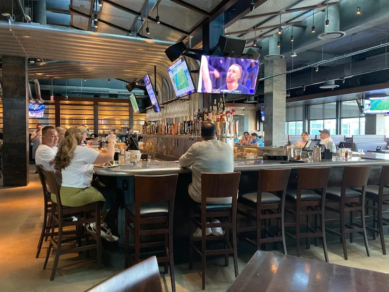 restaurants for large groups Yard House