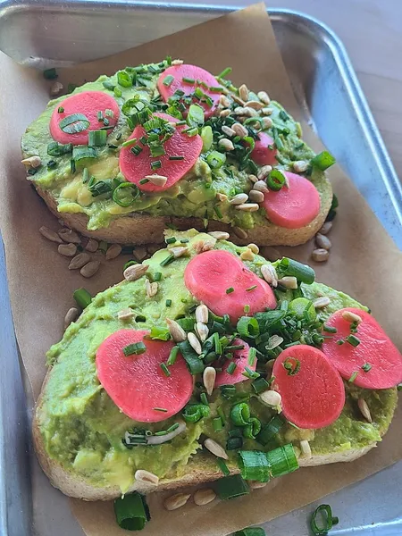 avocado toast Revolución