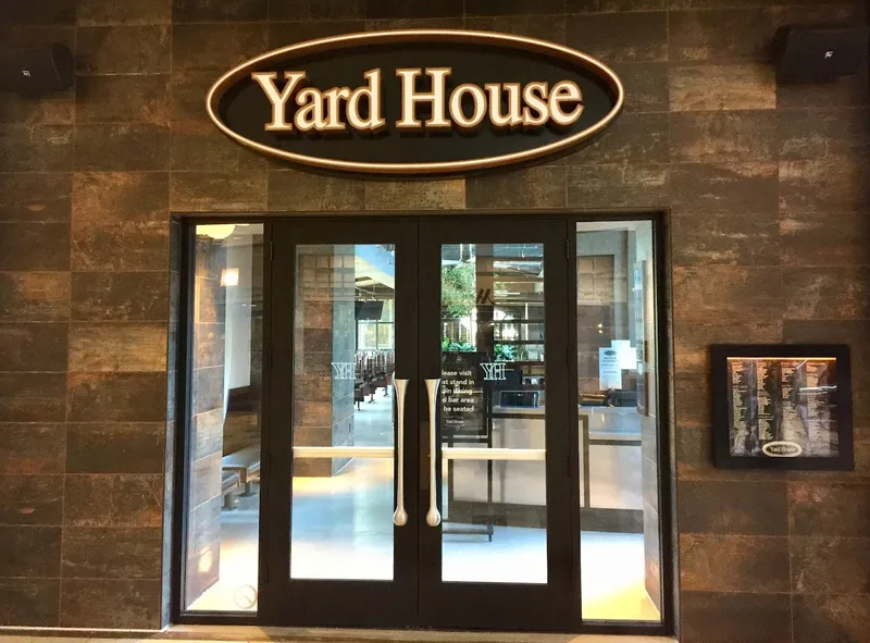 late night restaurants Yard House