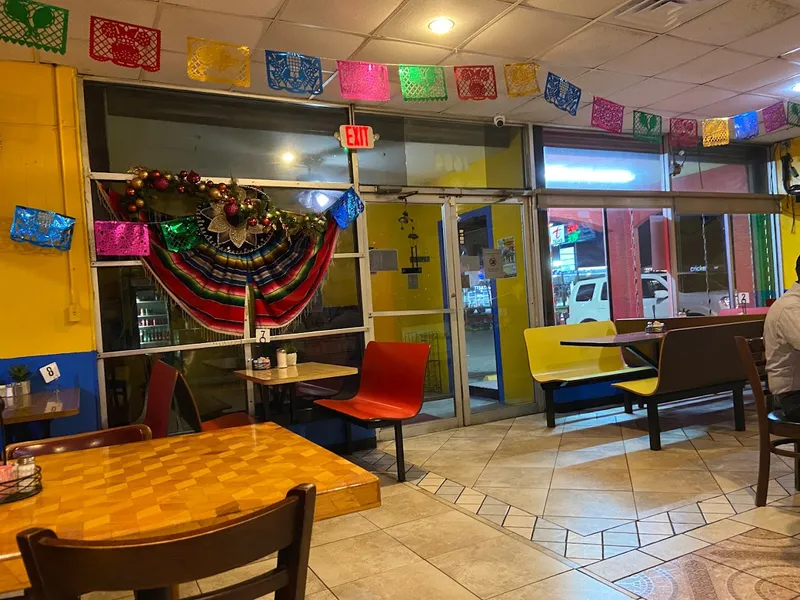 late night restaurants Taqueria Jalisciense in Harlandale