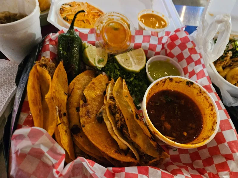 late night restaurants La Que Birrieria in Harlandale