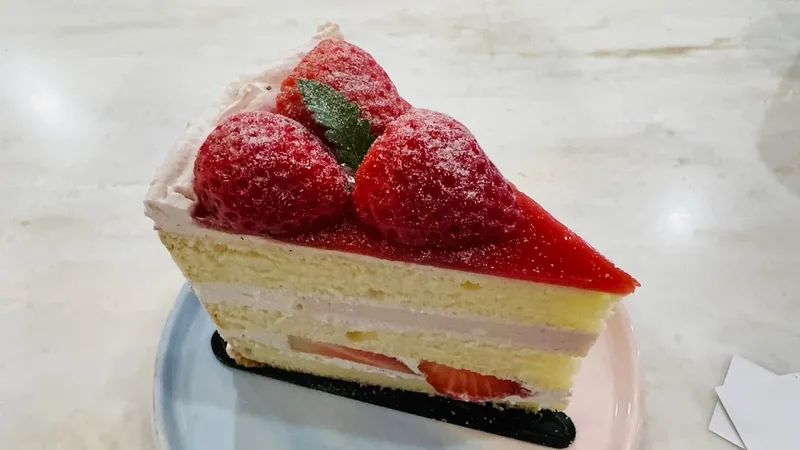 strawberry cake A La Mousse