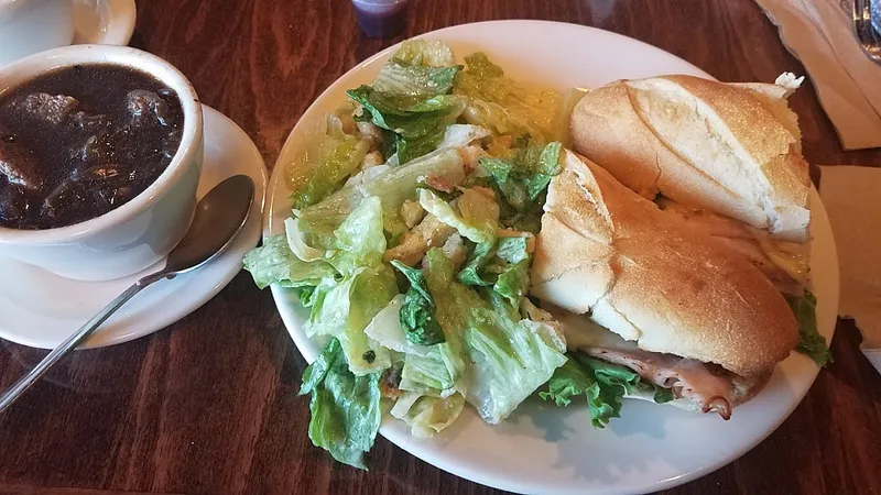 quiche la Madeleine French Bakery & Cafe Montfort