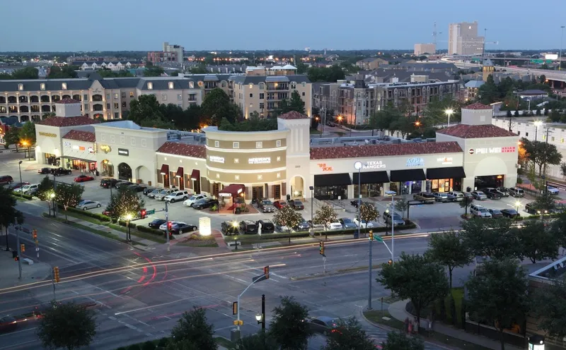 shopping malls Uptown Plaza Dallas