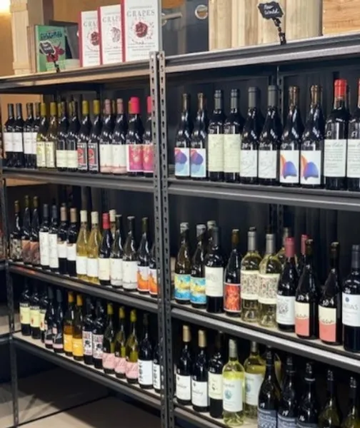 wine stores Hidden Track Bottle Shop & Wine Bar (Uptown)