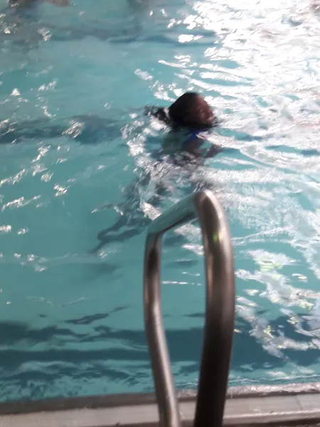 swimming lessons Lincoln Pool