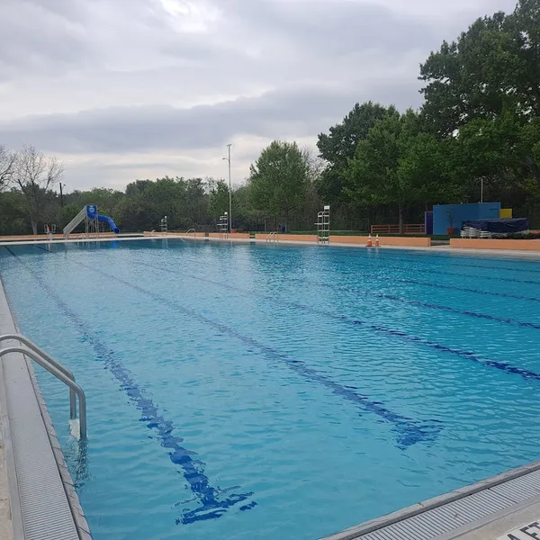 swimming lessons Heights Pool