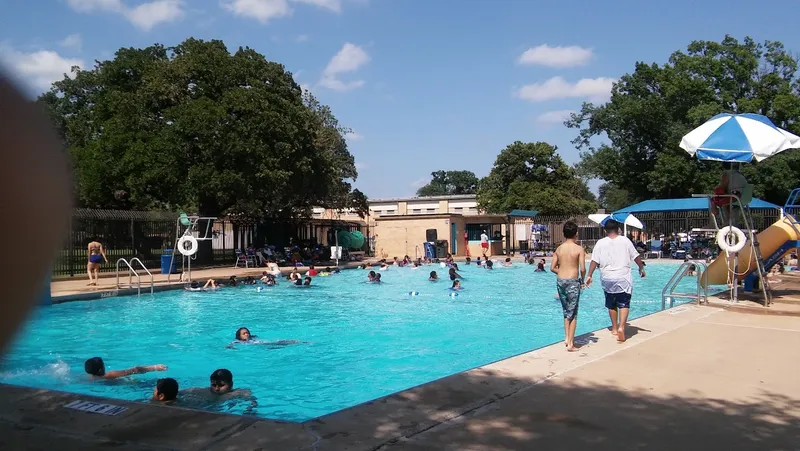 swimming lessons Pleasant Oaks Swimming Pool