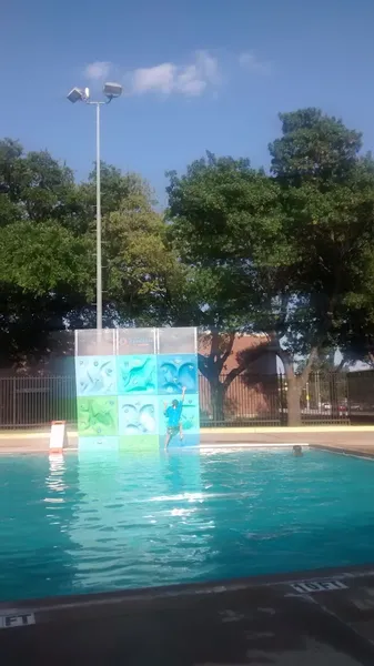 swimming lessons Walnut Hill Swimming Pool