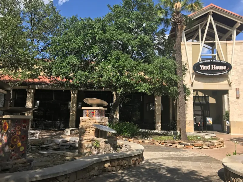 outdoor dining Yard House