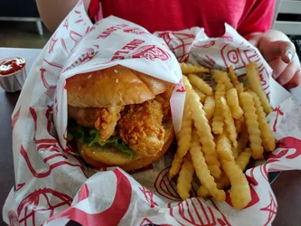 Best of 24 chicken sandwiches in San Antonio