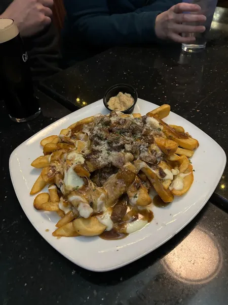 poutine Mac's Tavern