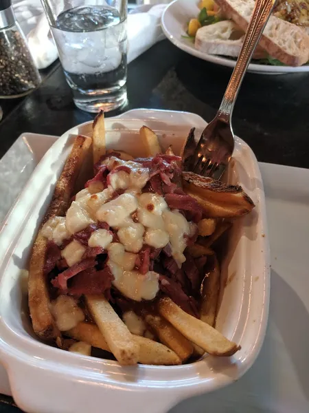 poutine eggspectation - San Antonio