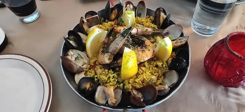 Paella Si Tapas in Oak Lawn