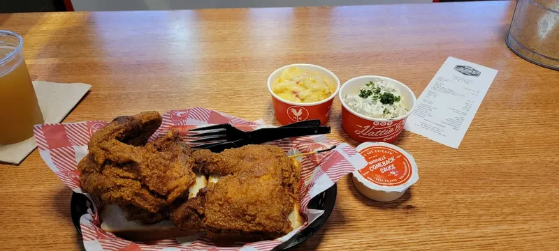 comfort food Hattie B's Hot Chicken - Dallas - Deep Ellum