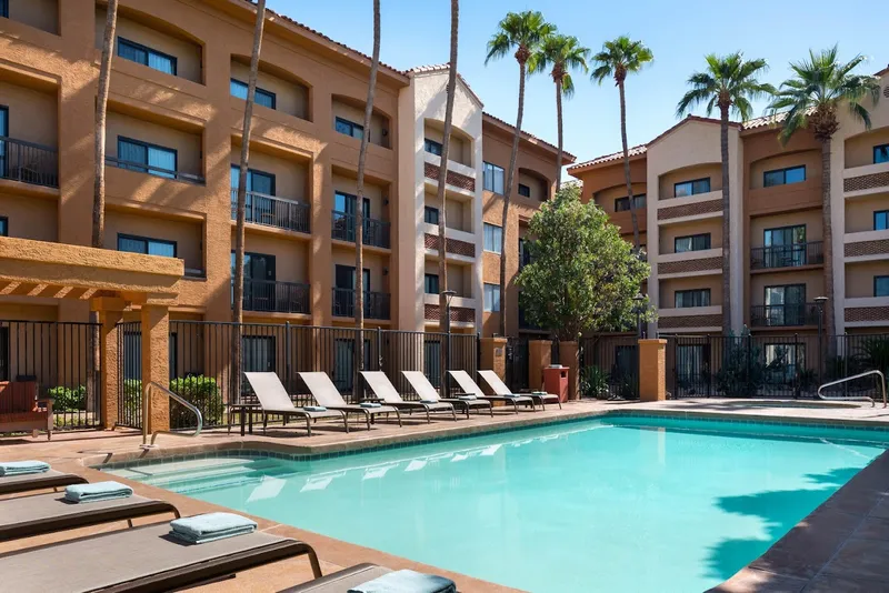 Hotels with bars DoubleTree Suites by Hilton Hotel Phoenix