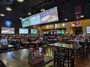 sports bars in Paradise Valley Village Phoenix