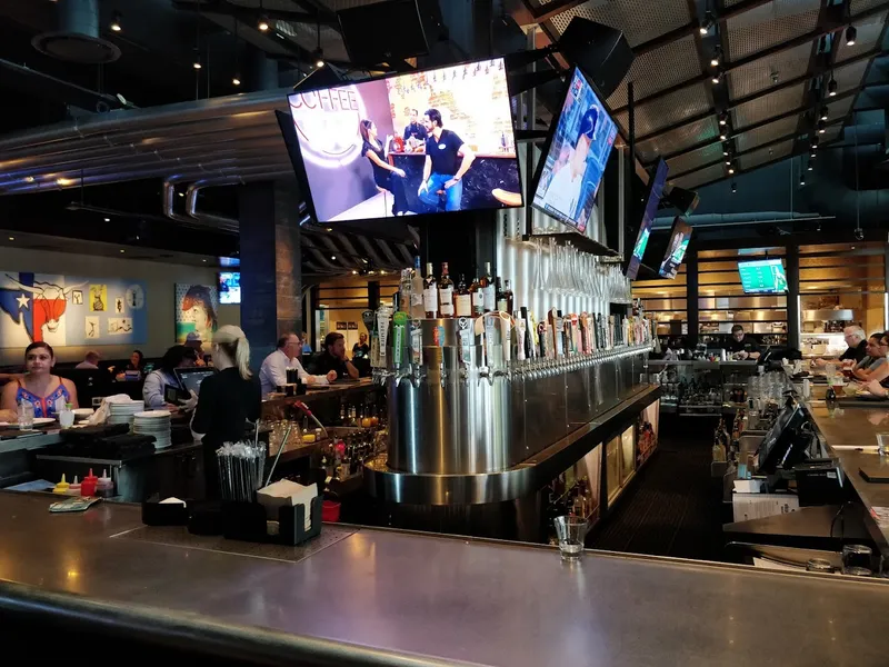 sports bars Yard House