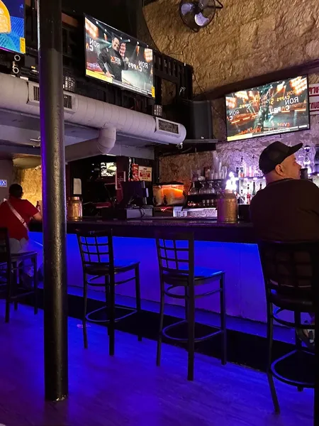 sports bars Dilo’s Video Bar