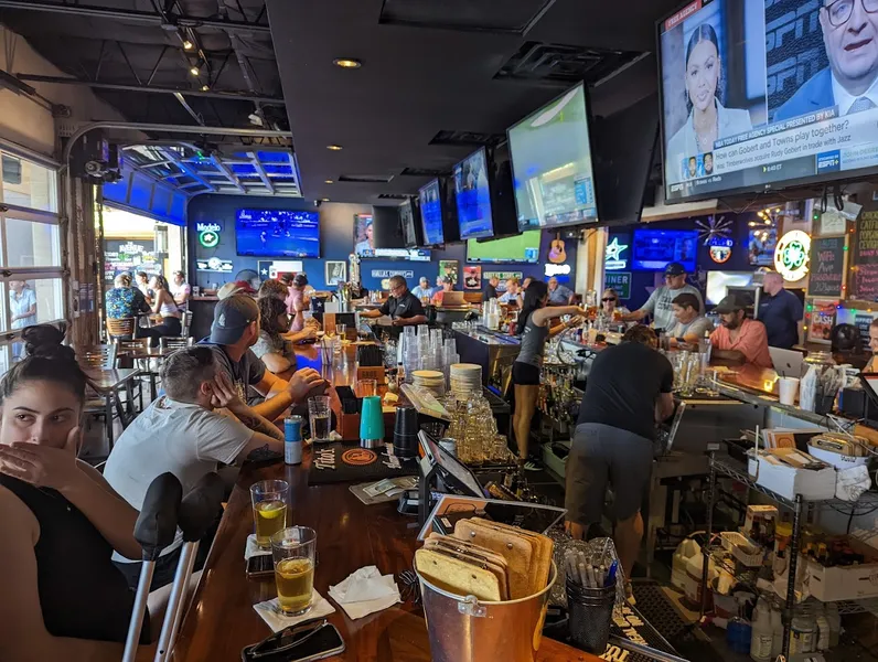 sports bars The Avenue Sports Grill