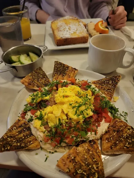 avocado toast Cafe La Maude