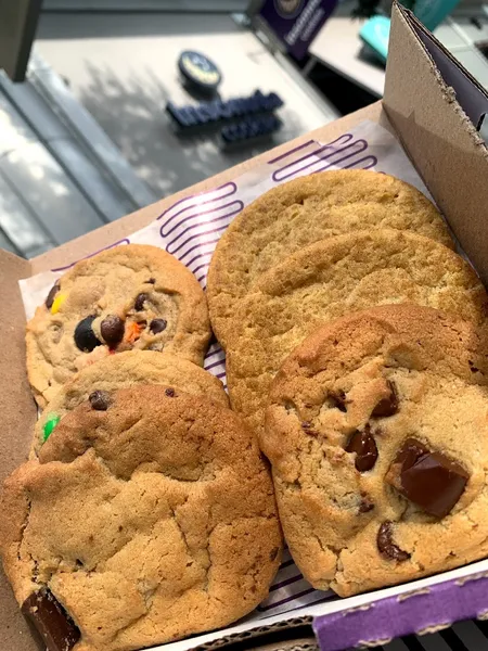 brownies Insomnia Cookies in Oak Lawn