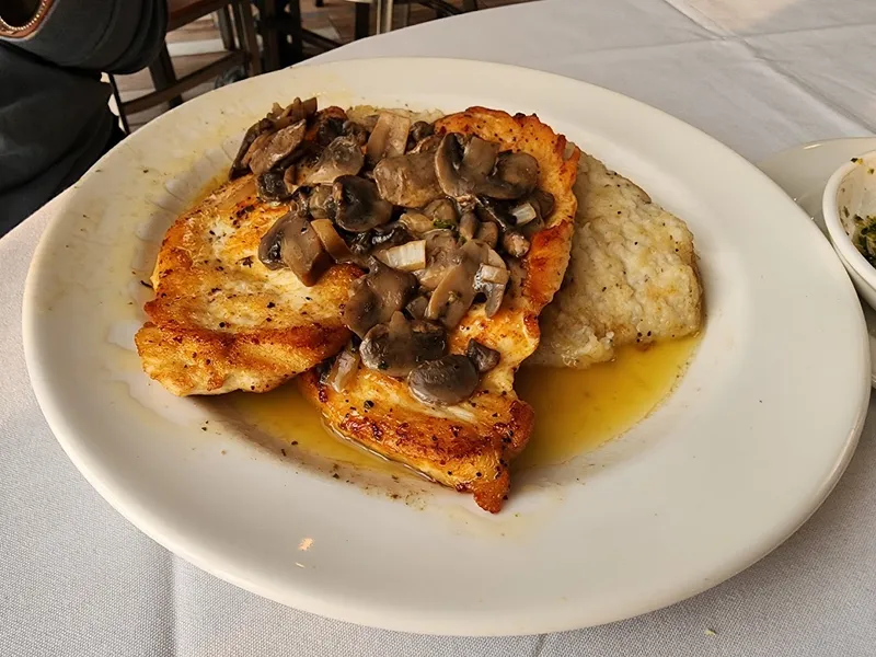 chicken marsala Mare E Monte Italian Restaurant (San Antonio)