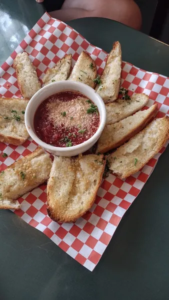 garlic bread Main Street Pizza & Pasta